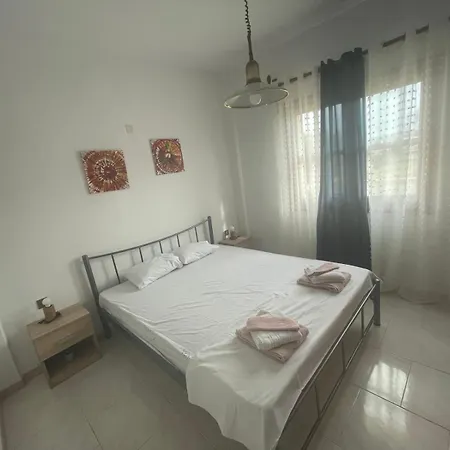 Holiday home Ariana's *