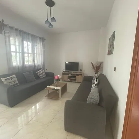 Holiday home Ariana's *